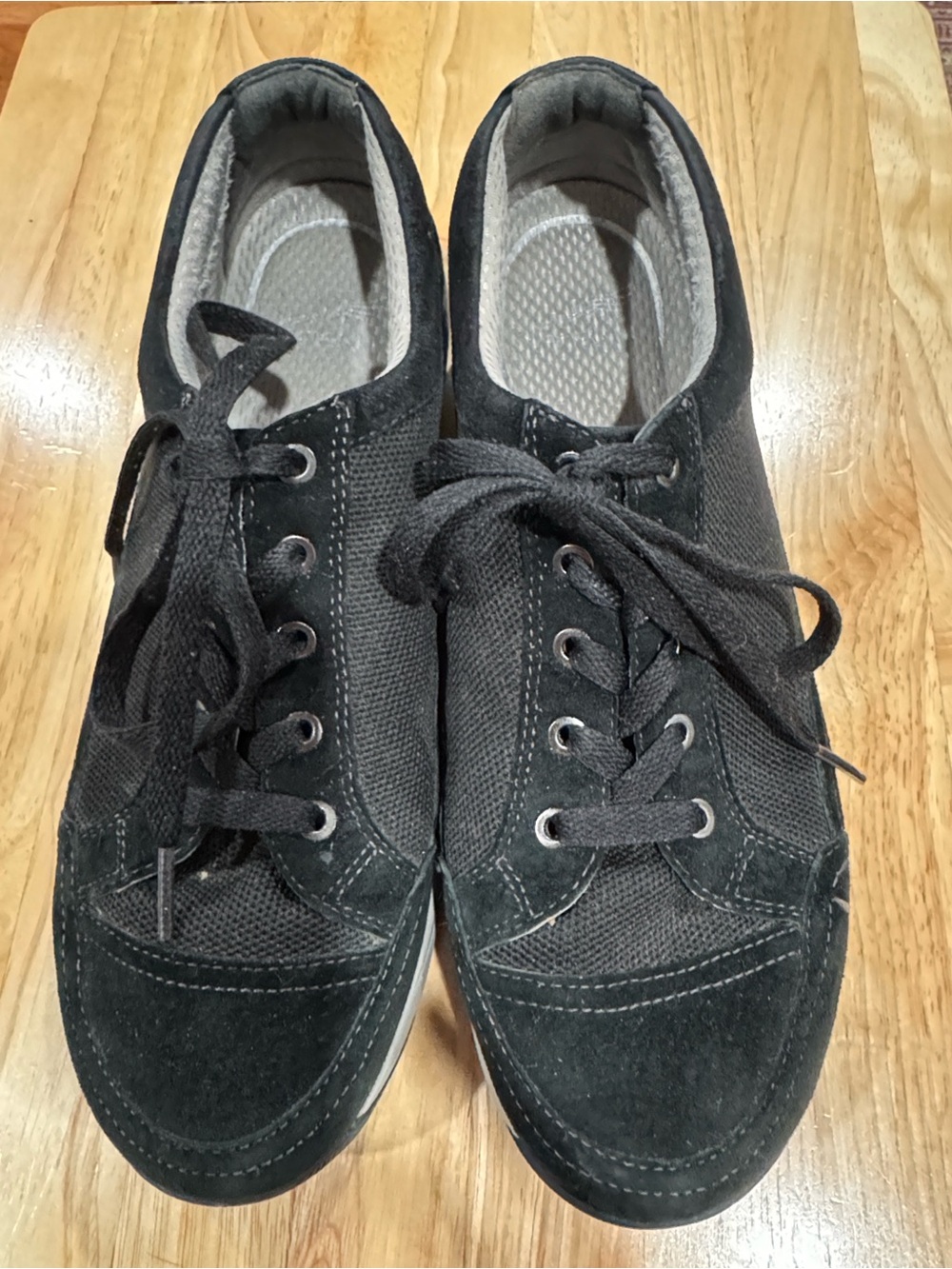 Dansko women’s harmony Black Lace-Up Sneakers